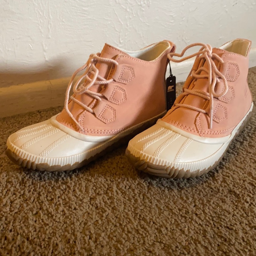 NWT Sorel booties